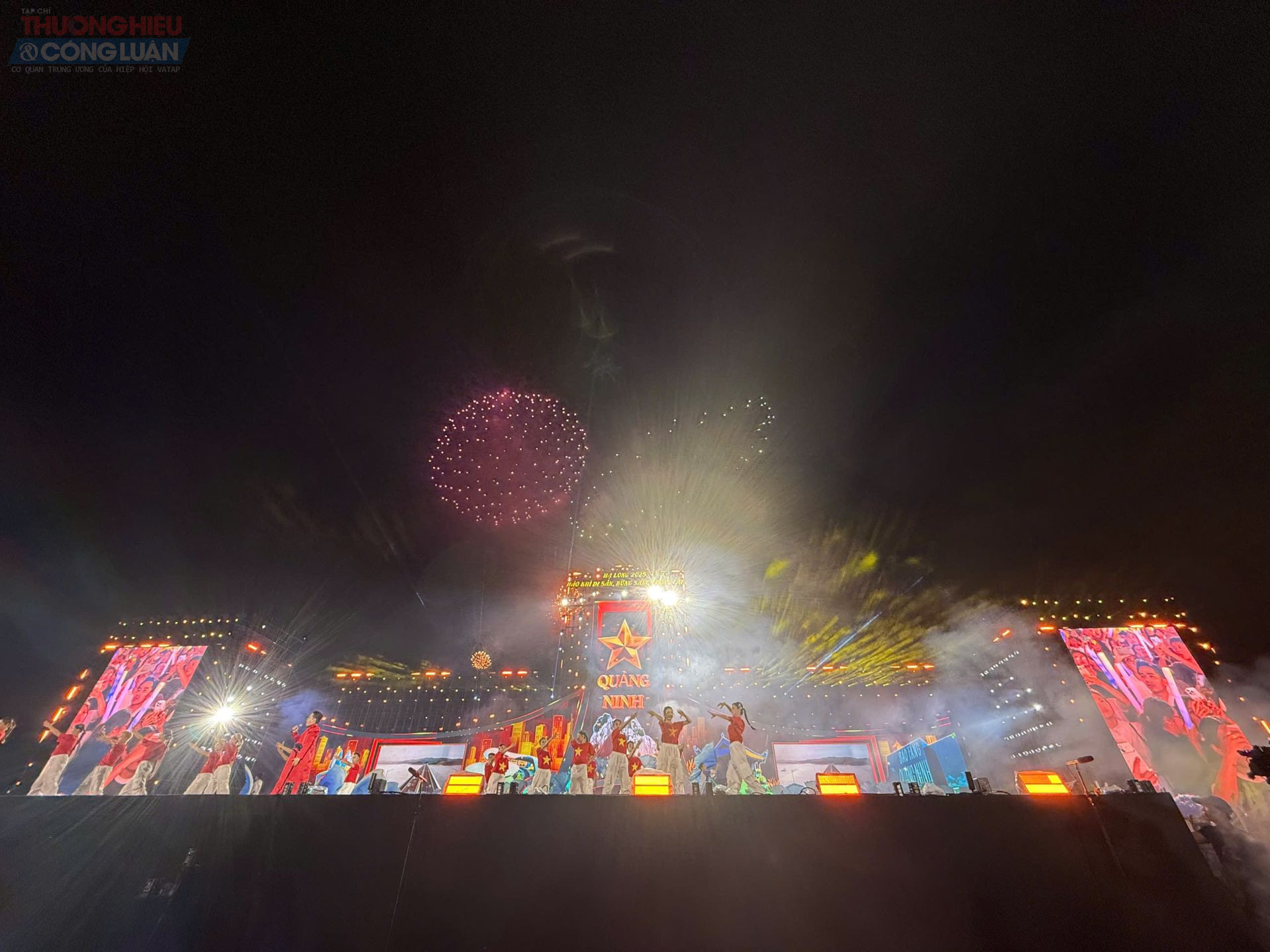 Mã nhãn màn pháo hoa xuyên suổt chương trình. Mã nhãn màn pháo hoa xuyên suổt chương trình.