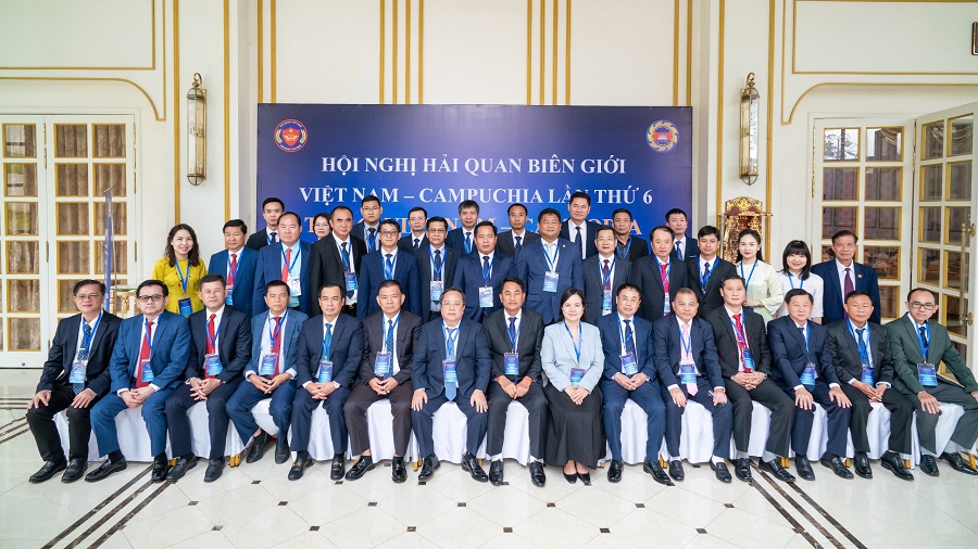 Các đại biểu chụp ảnh lưu niệm Các đại biểu chụp ảnh lưu niệm