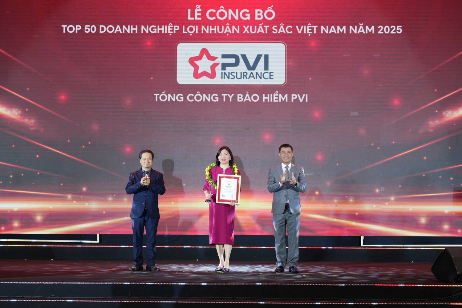 Bà Nguyễn Vũ Tâm – Phó Tổng Giám đốc Bảo hiểm PVI đại diện nhận giải thưởng Top 50 Doanh nghiệp lợi nhuận xuất sắc Việt Nam Bà Nguyễn Vũ Tâm – Phó Tổng Giám đốc Bảo hiểm PVI đại diện nhận giải thưởng Top 50 Doanh nghiệp lợi nhuận xuất sắc Việt Nam