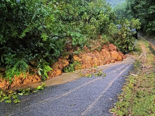 Hiện toàn vẫn còn 33 điểm sạt lở. Hiện toàn vẫn còn 33 điểm sạt lở.