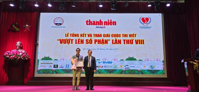 Nhà báo Nguyễn Toàn Thắng – Tổng biên tập Tạp chí Thanh niên, Trưởng ban tổ chức Cuộc thi trao Giấy chứng nhận nhà tài trợ Vàng Nhà báo Nguyễn Toàn Thắng – Tổng biên tập Tạp chí Thanh niên, Trưởng ban tổ chức Cuộc thi trao Giấy chứng nhận nhà tài trợ Vàng