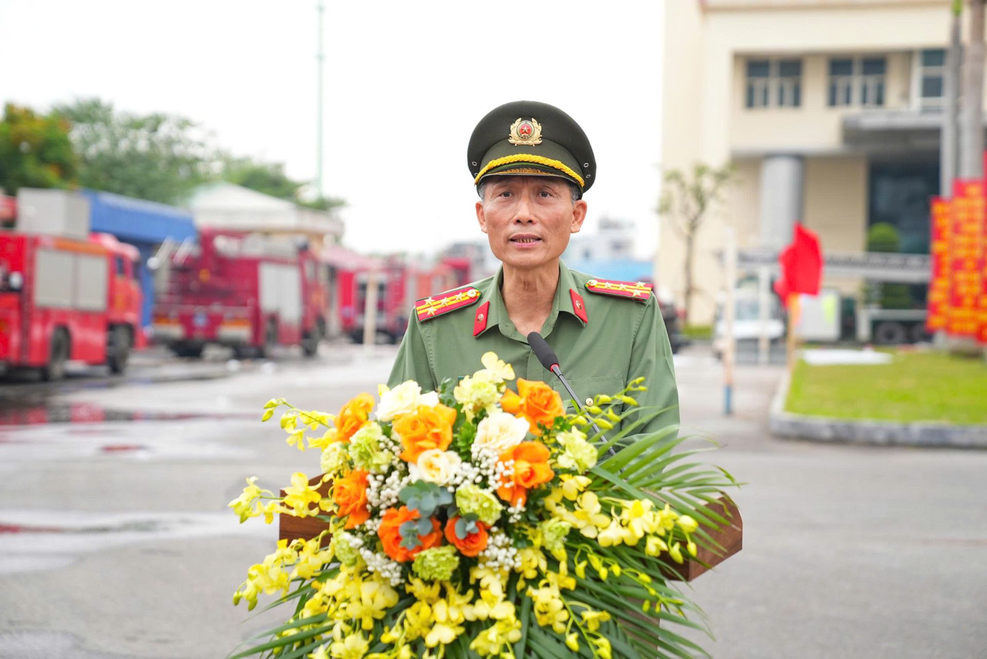 Đại tá Phạm Viết Dũng, Phó Giám đốc Công an thành phố - Phó Trưởng Ban Chỉ đạo thường trực diễn tập phát biểu bế mạc. Đại tá Phạm Viết Dũng, Phó Giám đốc Công an thành phố - Phó Trưởng Ban Chỉ đạo thường trực diễn tập phát biểu bế mạc.