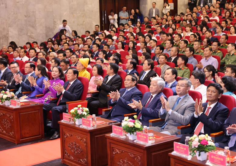 Các đồng lãnh đạo Đảng, Nhà nước, Mặt trận Tổ quốc và các đại biểu dự Lễ trao Giải báo chí toàn quốc phòng, chống tham nhũng, lãng phí, tiêu cực lần thứ V, năm 2024-2025 - Ảnh: VGP/Nhật Bắc Các đồng lãnh đạo Đảng, Nhà nước, Mặt trận Tổ quốc và các đại biểu dự Lễ trao Giải báo chí toàn quốc phòng, chống tham nhũng, lãng phí, tiêu cực lần thứ V, năm 2024-2025 - Ảnh: VGP/Nhật Bắc