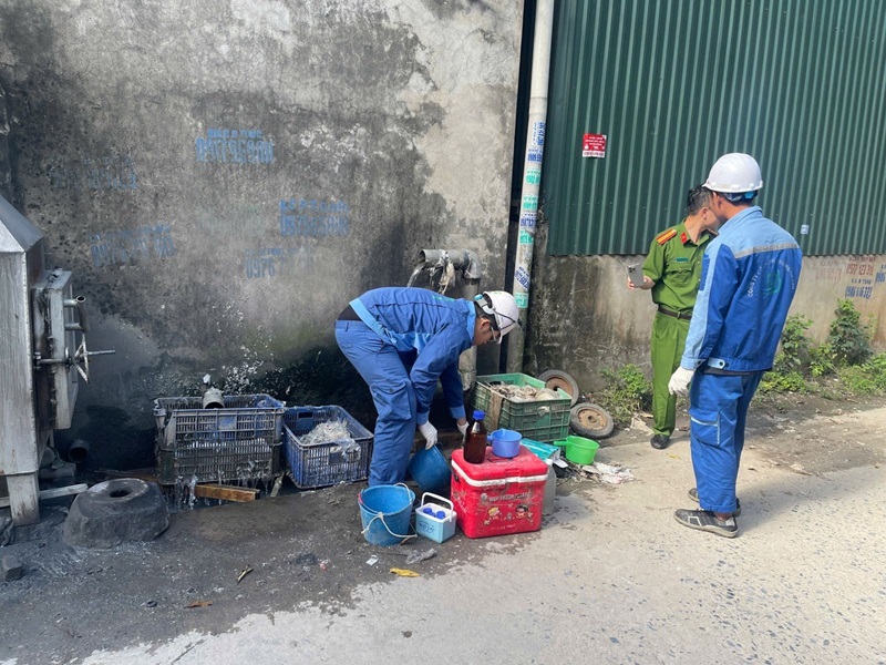 Hưng Yên: Phát hiện 2 cơ sở xả thải trái phép ra môi trường