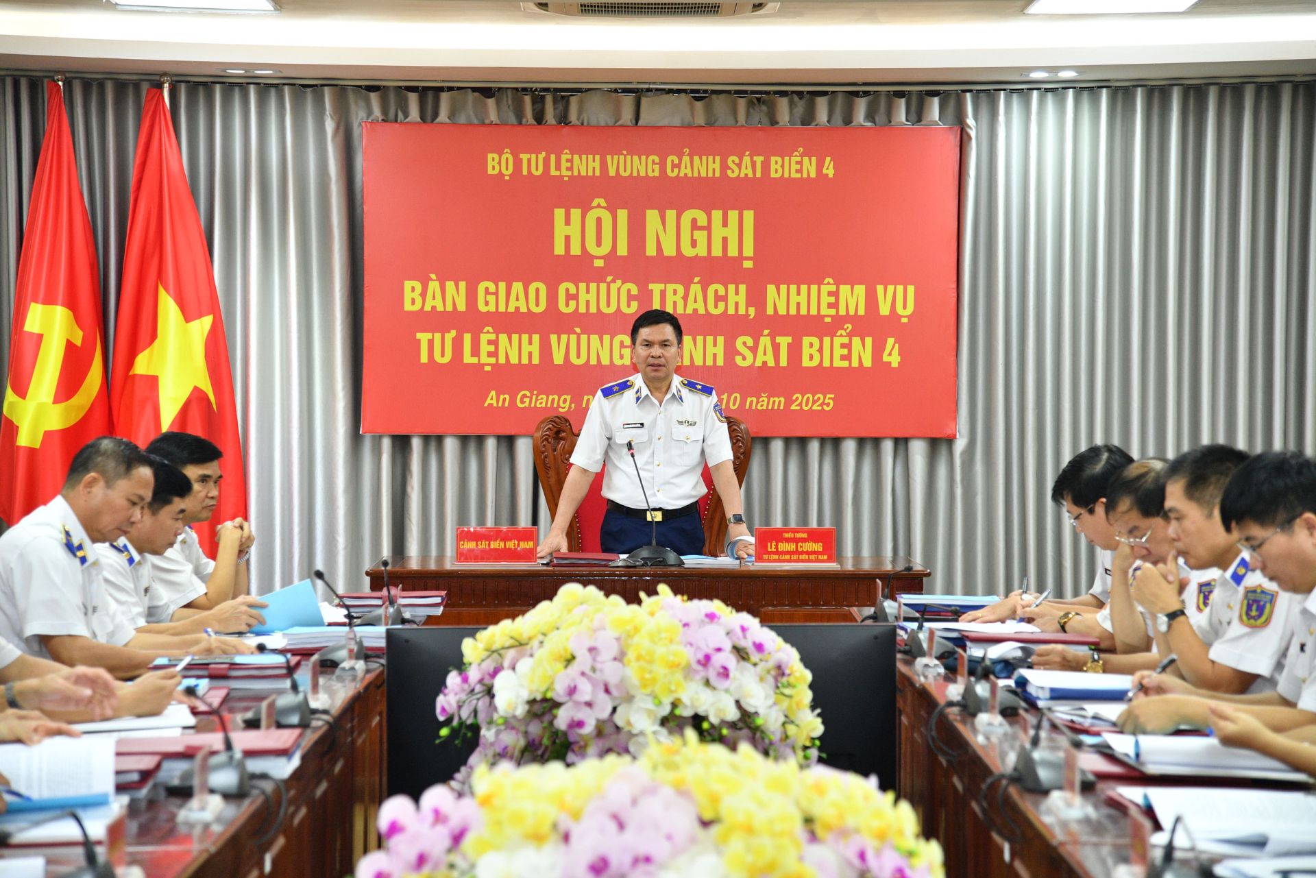 Thiếu tướng Lê Đình Cường, Tư lệnh Cảnh sát biển Việt Nam chủ trì Hội nghị bàn giao