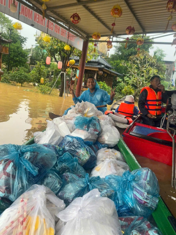 Tấm lòng cả nước hướng về Huế