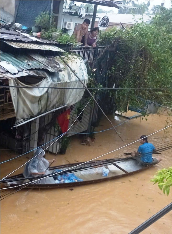 2 gia đình anh Lê Văn Cư, chị Nguyễn Thị Nở (Cồn Hến) 2 gia đình anh Lê Văn Cư, chị Nguyễn Thị Nở (Cồn Hến)