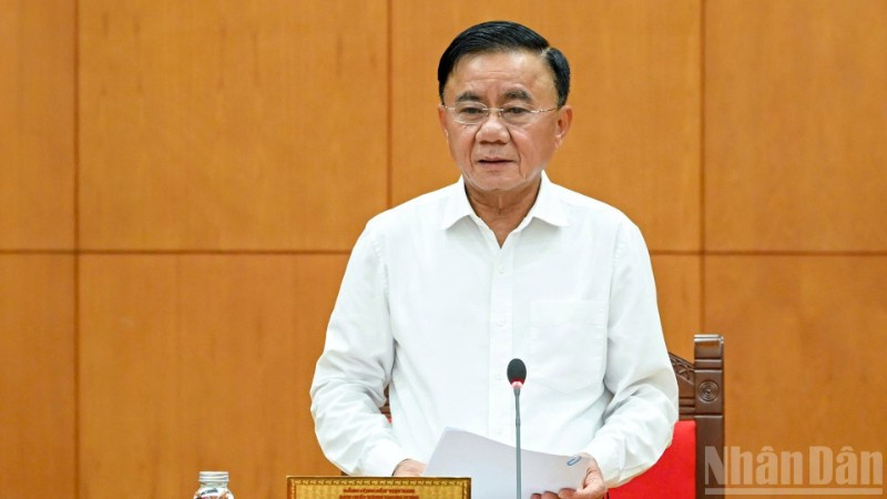 Thường trực Ban Bí thư Trần Cẩm Tú ký ban hành Kết luận số 202-KL/TW. (Ảnh: DUY LINH) Thường trực Ban Bí thư Trần Cẩm Tú ký ban hành Kết luận số 202-KL/TW. (Ảnh: DUY LINH)