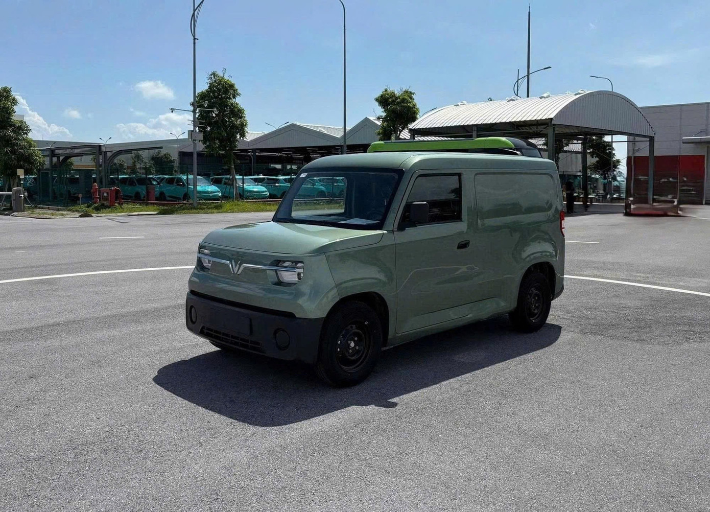 Lộ diện xe tải điện VinFast EC Van chạy thử