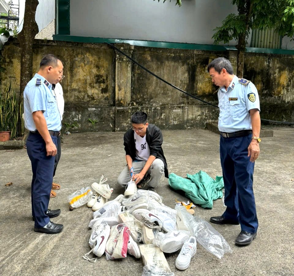 Lô hàng hóa vi phạm bị tạm giữ Lô hàng hóa vi phạm bị tạm giữ