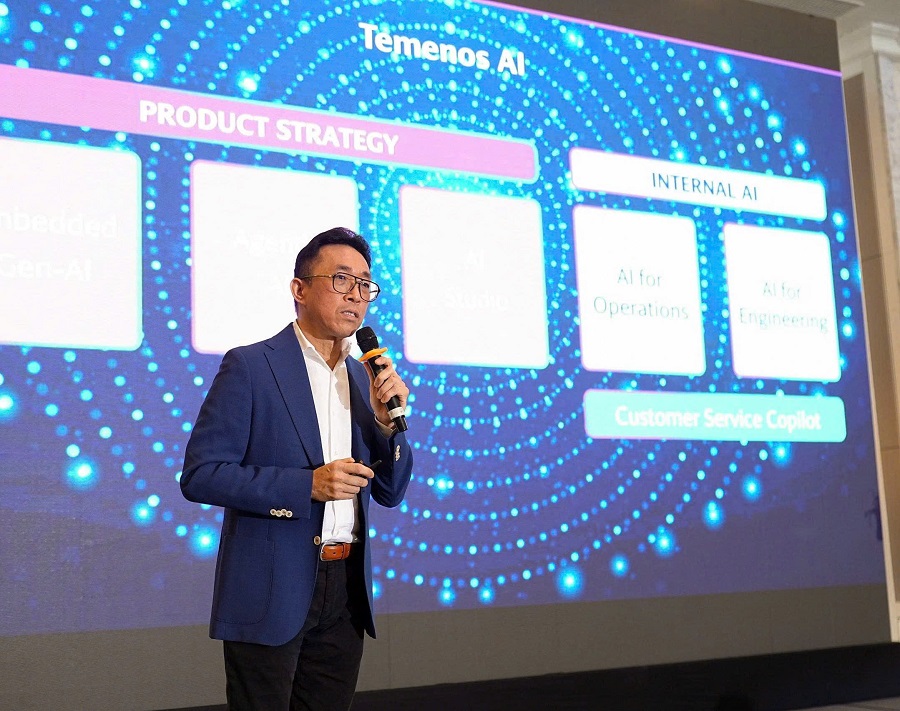 Ông Frankie Wai, Giám đốc Giải pháp Kinh doanh Khu vực châu Á, Thái Bình Dương chia sẻ về chủ đề với chủ đề “AI trong ngành ngân hàng Từ dữ liệu đến tác động” tại sự kiện