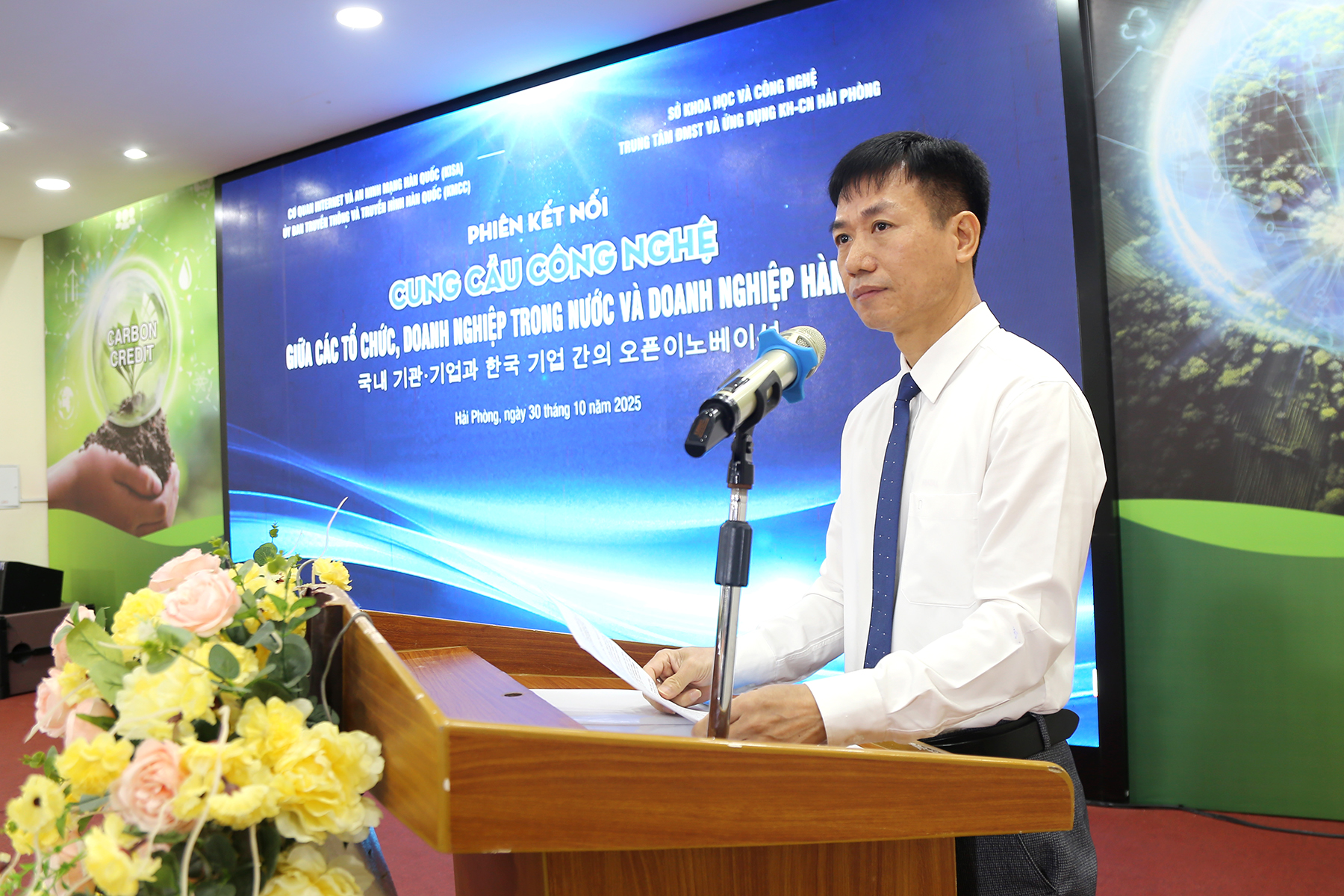 Phó Giám đốc Sở Khoa học và Công nghệ thành phố Lê Lương Thịnh phát biểu khai mạc Phiên kết nối. Phó Giám đốc Sở Khoa học và Công nghệ thành phố Lê Lương Thịnh phát biểu khai mạc Phiên kết nối.