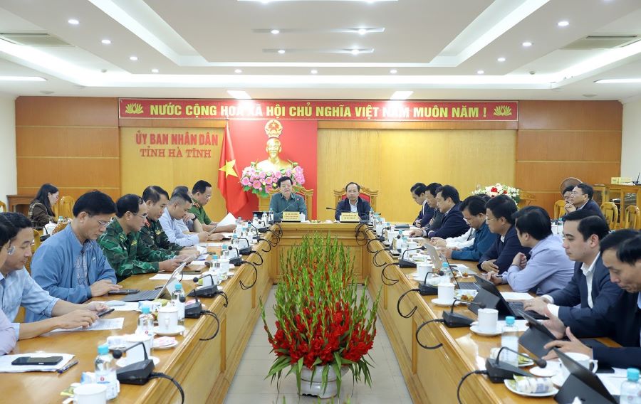 Phó Thủ tướng Chính phủ Mai Văn Chính cùng đoàn công tác làm việc với lãnh đạo tỉnh Hà Tĩnh. Phó Thủ tướng Chính phủ Mai Văn Chính cùng đoàn công tác làm việc với lãnh đạo tỉnh Hà Tĩnh.