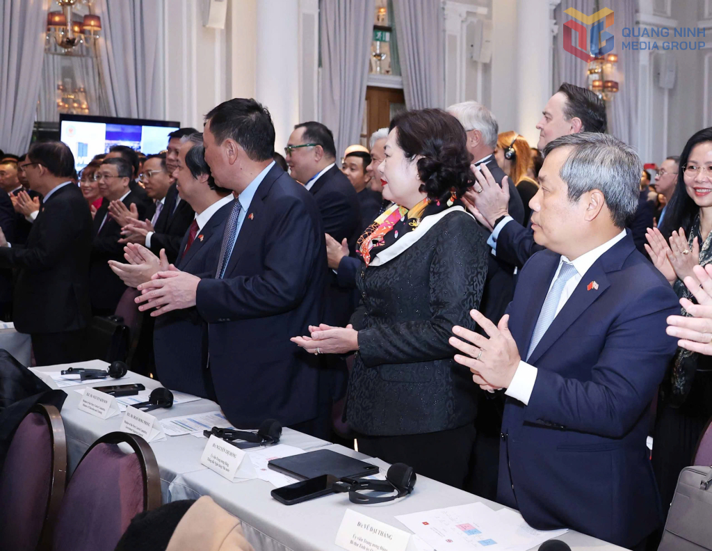 Ông Vũ Đại Thắng, Ủy viên Trung ương Đảng, Bí thư Tỉnh ủy, Trưởng Đoàn ĐBQH tỉnh Quảng Ninh tham gia các hoạt động trong chuyến thăm chính thức Liên hiệp Vương quốc Anh và Bắc Ireland của Tổng Bí thư Tô Lâm và Phu nhân Ngô Phương Ly cùng Đoàn đại biểu cấp cao Việt Nam. Ông Vũ Đại Thắng, Ủy viên Trung ương Đảng, Bí thư Tỉnh ủy, Trưởng Đoàn ĐBQH tỉnh Quảng Ninh tham gia các hoạt động trong chuyến thăm chính thức Liên hiệp Vương quốc Anh và Bắc Ireland của Tổng Bí thư Tô Lâm và Phu nhân Ngô Phương Ly cùng Đoàn đại biểu cấp cao Việt Nam.