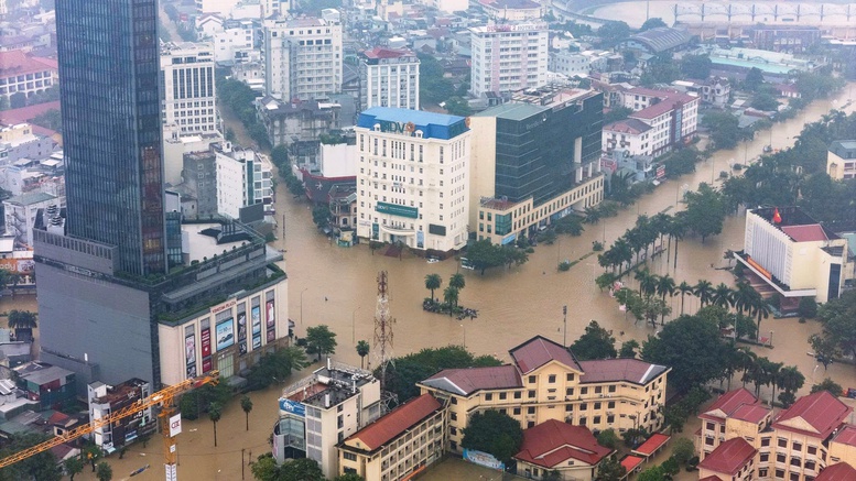 Bộ Chính trị yêu cầu khẩn trương khắc phục hậu quả bão số 12, sớm ổn định đời sống Nhân dân