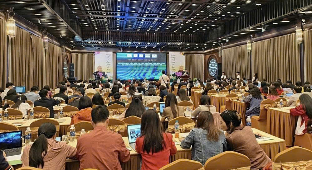 Toàn cảnh hội thảo khoa học quốc tế diễn ra tại Khu du lịch Quốc gia Tam Chúc Toàn cảnh hội thảo khoa học quốc tế diễn ra tại Khu du lịch Quốc gia Tam Chúc