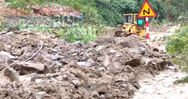 Sau gần 5 ngày căng mình khắc phục, một làn xe theo hướng về Đắk Lắk đã được thông suốt. Sau gần 5 ngày căng mình khắc phục, một làn xe theo hướng về Đắk Lắk đã được thông suốt.