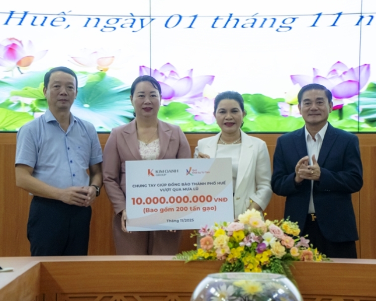 Quỹ Khởi Sự Từ Tâm – Tập đoàn Kim Oanh trao 10 tỷ đồng hỗ trợ TP. Huế