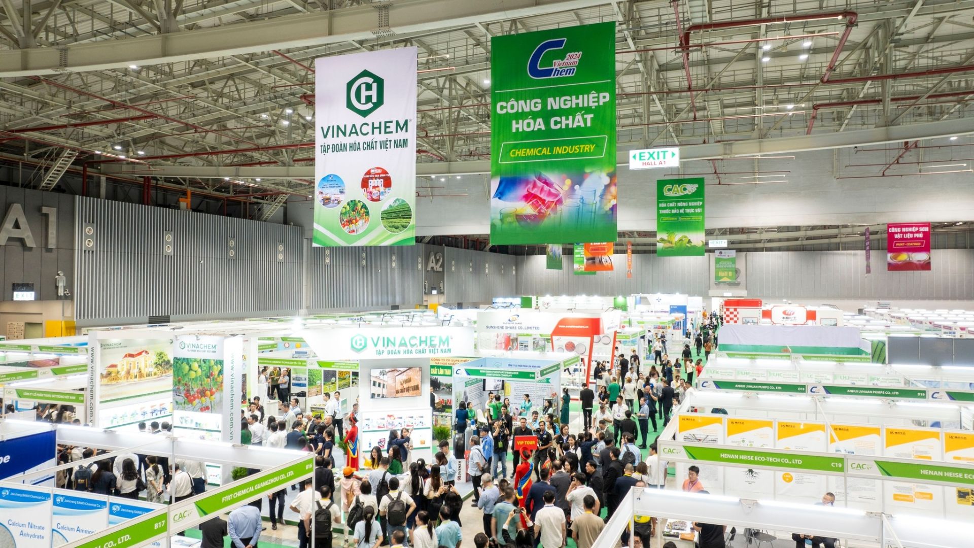 400 doanh nghiệp trong và ngoài nước quy tụ tại Triển lãm hóa chất lớn nhất Việt Nam