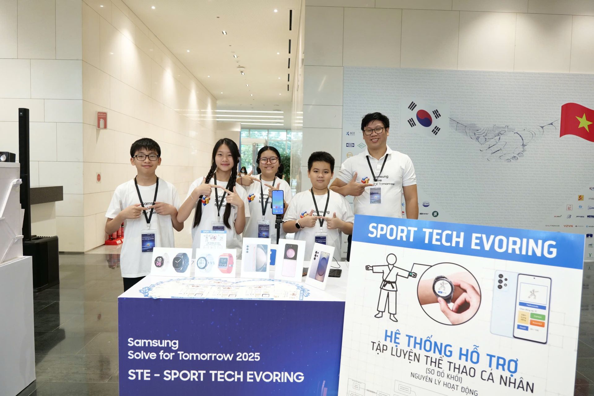 Đội STE - Sport Tech Evoring, trường THCS & THPT Nguyễn Tất Thành - Thành phố Hà Nội giành Giải Nhất Bảng A (THCS) Đội STE - Sport Tech Evoring, trường THCS & THPT Nguyễn Tất Thành - Thành phố Hà Nội giành Giải Nhất Bảng A (THCS)