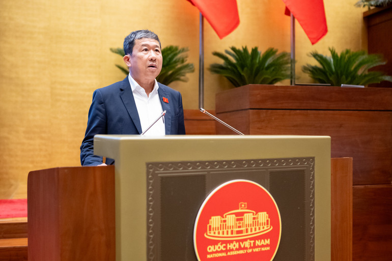 Đồng chí Vũ Hải Hà, Phó Bí thư Đảng ủy Quốc hội trình bày chuyên đề về quán triệt, triển khai và Chương trình hành động thực hiện Nghị quyết. (Ảnh: DUY LINH) Đồng chí Vũ Hải Hà, Phó Bí thư Đảng ủy Quốc hội trình bày chuyên đề về quán triệt, triển khai và Chương trình hành động thực hiện Nghị quyết. (Ảnh: DUY LINH)