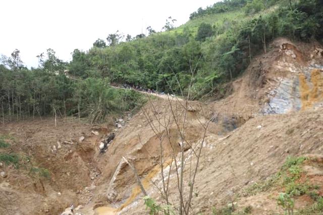 Địa điểm sạt lở gây chia cắt 5 thôn Địa điểm sạt lở gây chia cắt 5 thôn