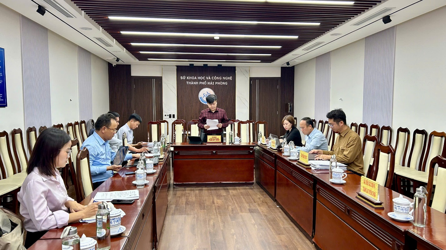 Phó Giám đốc Sở Khoa học và Công nghệ Phạm Huy Thắng chủ trì Hội nghị. Phó Giám đốc Sở Khoa học và Công nghệ Phạm Huy Thắng chủ trì Hội nghị.