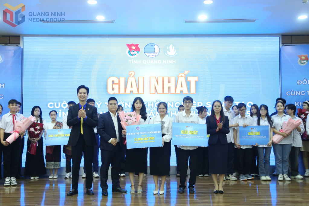 Dự án UNISTAY - Giải pháp kết nối nhà trọ cho sinh viên xuất sắc giành giải nhất cuộc thi.