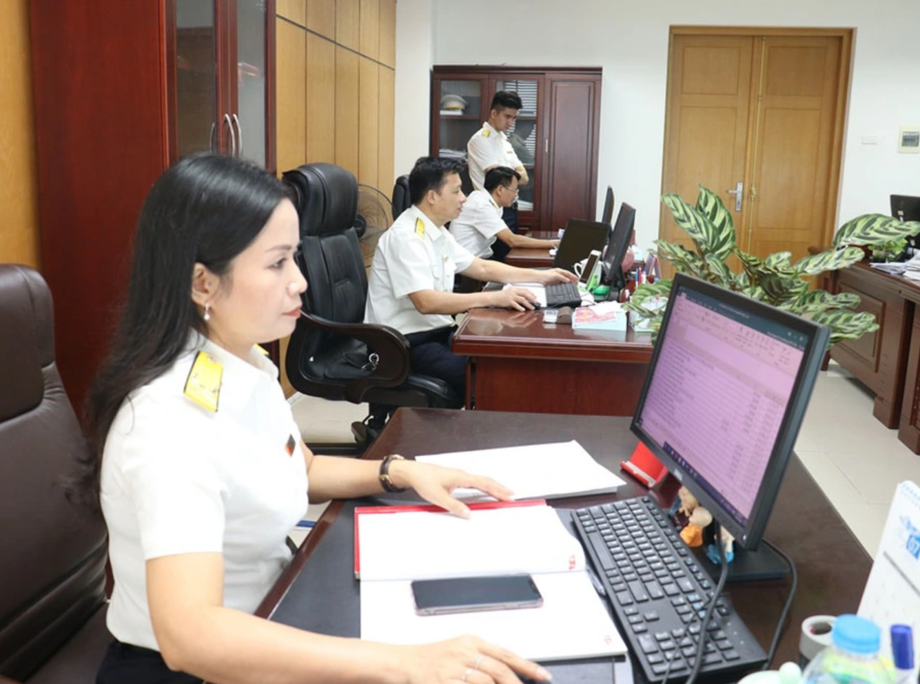 Hoạt động nghiệp vụ của công chức Thuế tỉnh Phú Thọ. Ảnh: KT Hoạt động nghiệp vụ của công chức Thuế tỉnh Phú Thọ. Ảnh: KT