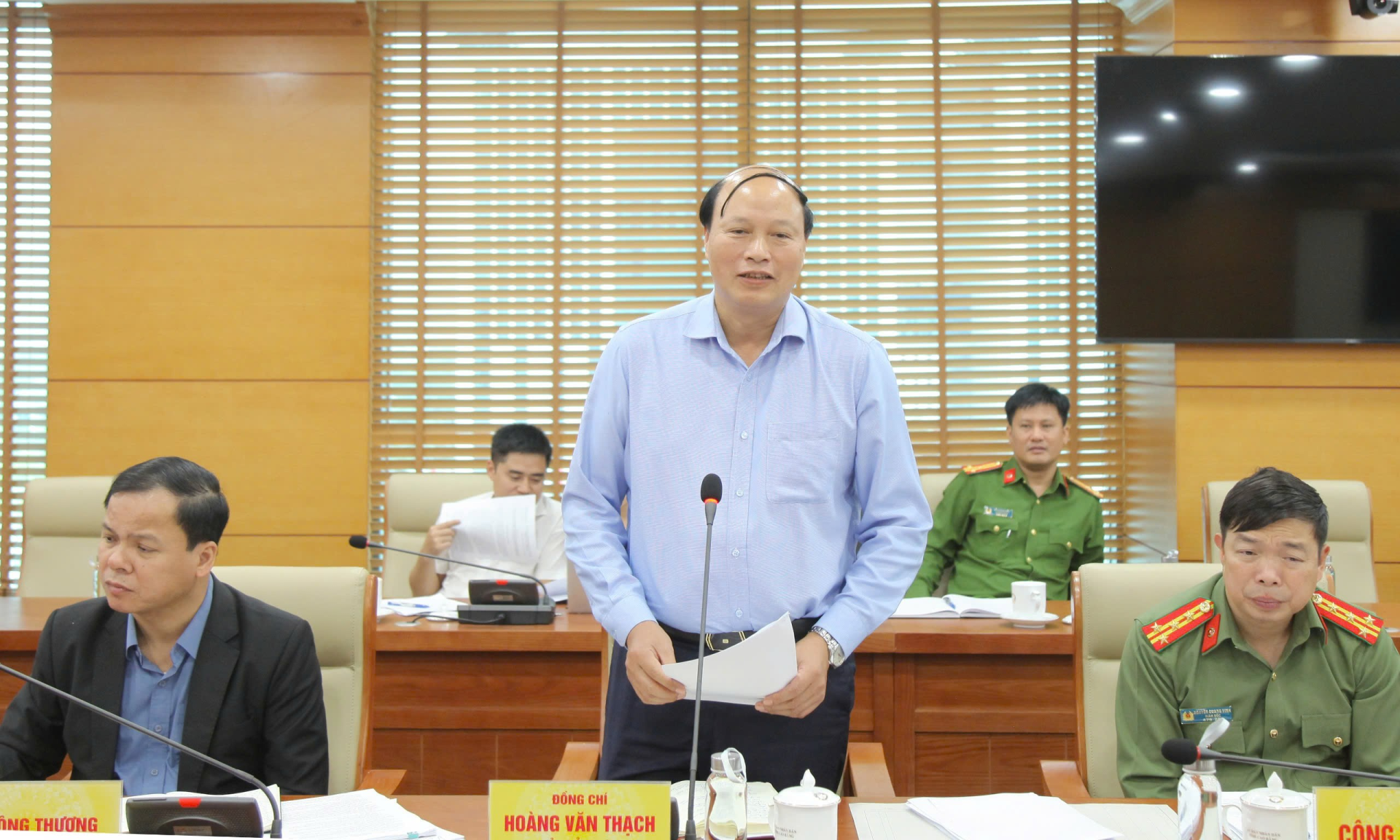 Phó Chủ tịch UBND tỉnh Cao Bằng Hoàng Văn Thạch Phó Chủ tịch UBND tỉnh Cao Bằng Hoàng Văn Thạch