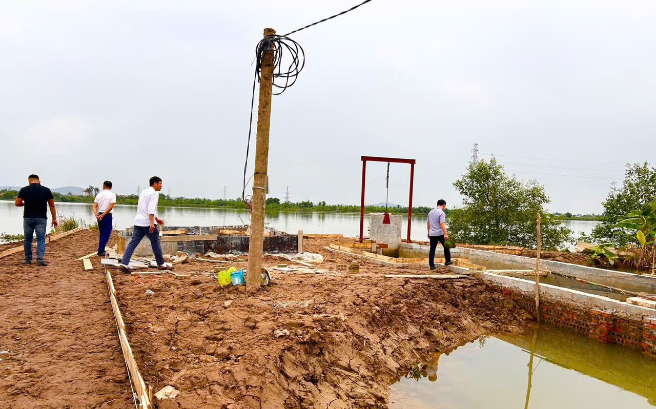 Công trình vi phạm hành lang thoát lũ của hộ bà Quách Thị Pháp tại thôn Lâm Cao, xã Quyết Thắng. Công trình vi phạm hành lang thoát lũ của hộ bà Quách Thị Pháp tại thôn Lâm Cao, xã Quyết Thắng.