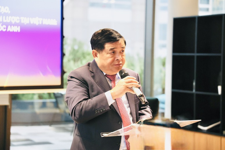 Phó Thủ tướng đề nghị cộng đồng chuyên gia, trí thức, nhà khoa học Việt Nam tại Anh phát huy vai trò là cầu nối, là "mắt xích" quan trọng giữa cộng đồng tri thức người Việt tại Anh với hệ sinh thái đổi mới sáng tạo Việt Nam - Ảnh: VGP/Thu Sa Phó Thủ tướng đề nghị cộng đồng chuyên gia, trí thức, nhà khoa học Việt Nam tại Anh phát huy vai trò là cầu nối, là "mắt xích" quan trọng giữa cộng đồng tri thức người Việt tại Anh với hệ sinh thái đổi mới sáng tạo Việt Nam - Ảnh: VGP/Thu Sa