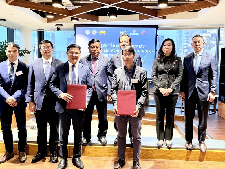 Phó Thủ tướng chứng kiến lễ ký kết Biên bản ghi nhớ hợp tác (MoU) giữa Trung tâm Đổi mới sáng tạo Quốc gia (NIC, Bộ Tài chính) và Hội trí thức người Việt Nam tại Vương quốc Anh và Bắc Ireland (VIS) - Ảnh: VGP/Thu Sa Phó Thủ tướng chứng kiến lễ ký kết Biên bản ghi nhớ hợp tác (MoU) giữa Trung tâm Đổi mới sáng tạo Quốc gia (NIC, Bộ Tài chính) và Hội trí thức người Việt Nam tại Vương quốc Anh và Bắc Ireland (VIS) - Ảnh: VGP/Thu Sa