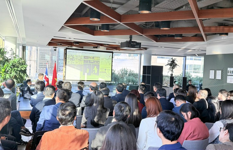 Sự kiện thu hút khoảng 100 đại biểu là các chuyên gia, nhà khoa học, doanh nhân và kỹ sư người Việt đang làm việc tại các trường đại học, viện nghiên cứu, tập đoàn công nghệ hàng đầu của Anh và Bắc Ireland - Ảnh: VGP/Thu Sa Sự kiện thu hút khoảng 100 đại biểu là các chuyên gia, nhà khoa học, doanh nhân và kỹ sư người Việt đang làm việc tại các trường đại học, viện nghiên cứu, tập đoàn công nghệ hàng đầu của Anh và Bắc Ireland - Ảnh: VGP/Thu Sa