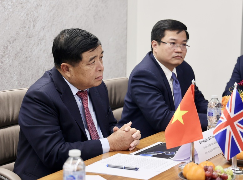 Phó Thủ tướng trao đổi tại buổi làm việc với 3 tập đoàn - Ảnh: VGP/Thu Sa Phó Thủ tướng trao đổi tại buổi làm việc với 3 tập đoàn - Ảnh: VGP/Thu Sa