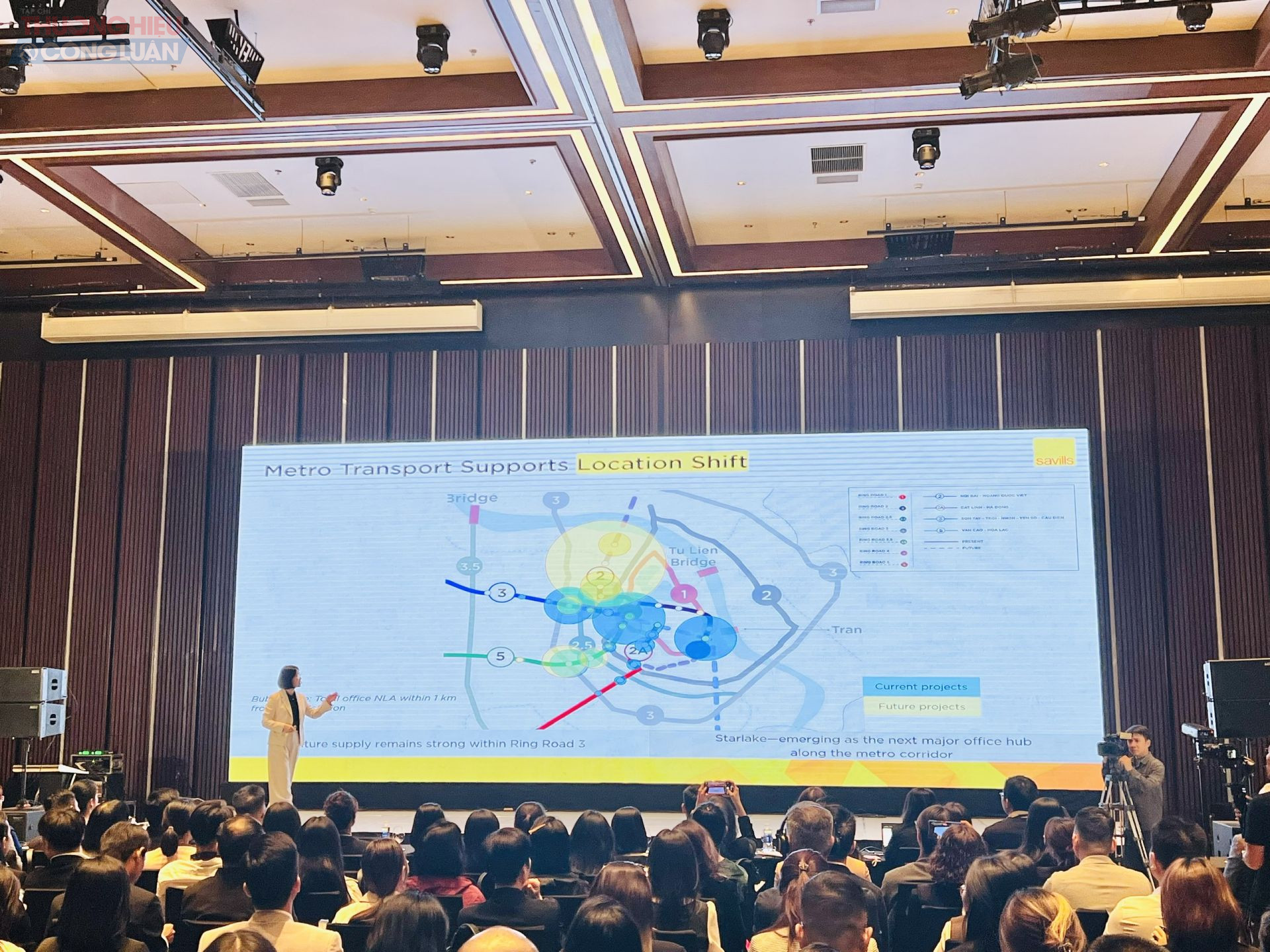 Bà Đỗ Thu Hằng Giám đốc Cấp Cao, Bộ Phận Nghiên Cứu và Tư Vấn, Savills Hà Nội trình bày báo cáo Bà Đỗ Thu Hằng Giám đốc Cấp Cao, Bộ Phận Nghiên Cứu và Tư Vấn, Savills Hà Nội trình bày báo cáo