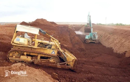 Nguồn vật liệu san lấp, đất đắp khai thác trên địa bàn tỉnh phục vụ thi công Dự án Cảng hàng không quốc tế Long Thành. Ảnh: Hoàng Lộc Nguồn vật liệu san lấp, đất đắp khai thác trên địa bàn tỉnh phục vụ thi công Dự án Cảng hàng không quốc tế Long Thành. Ảnh: Hoàng Lộc