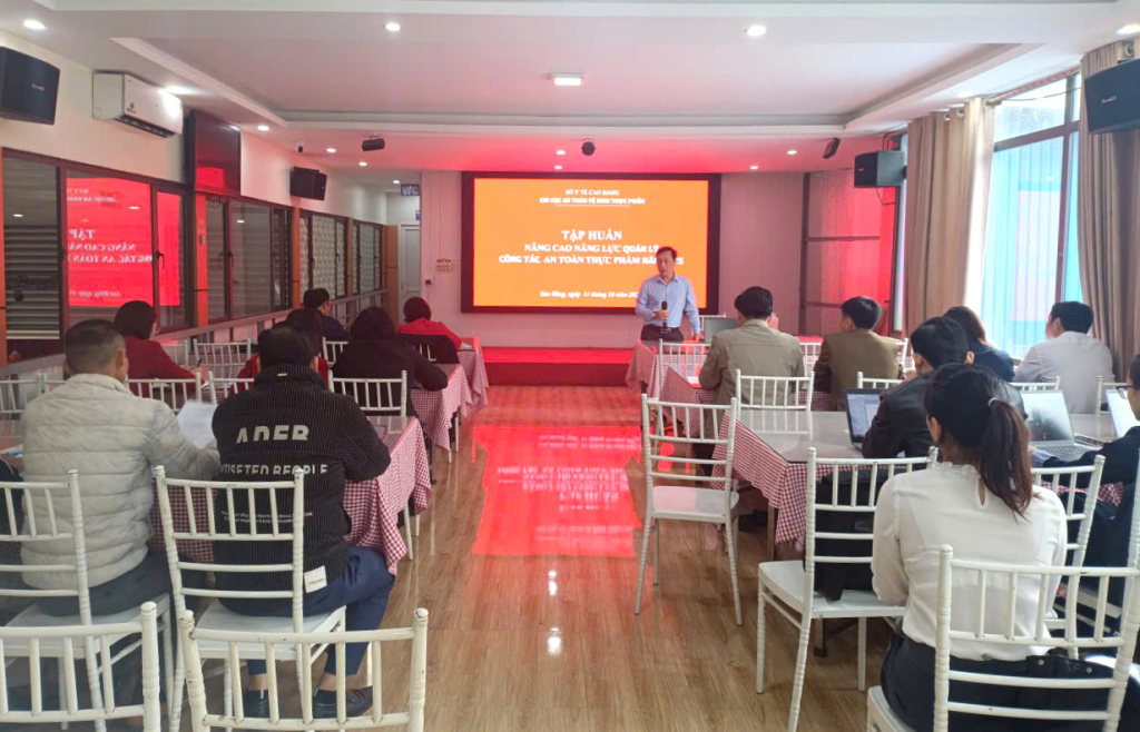 Cao Bằng: Tập huấn nghiệp vụ quản lý nhà nước về an toàn thực phẩm cho gần 200 học viên