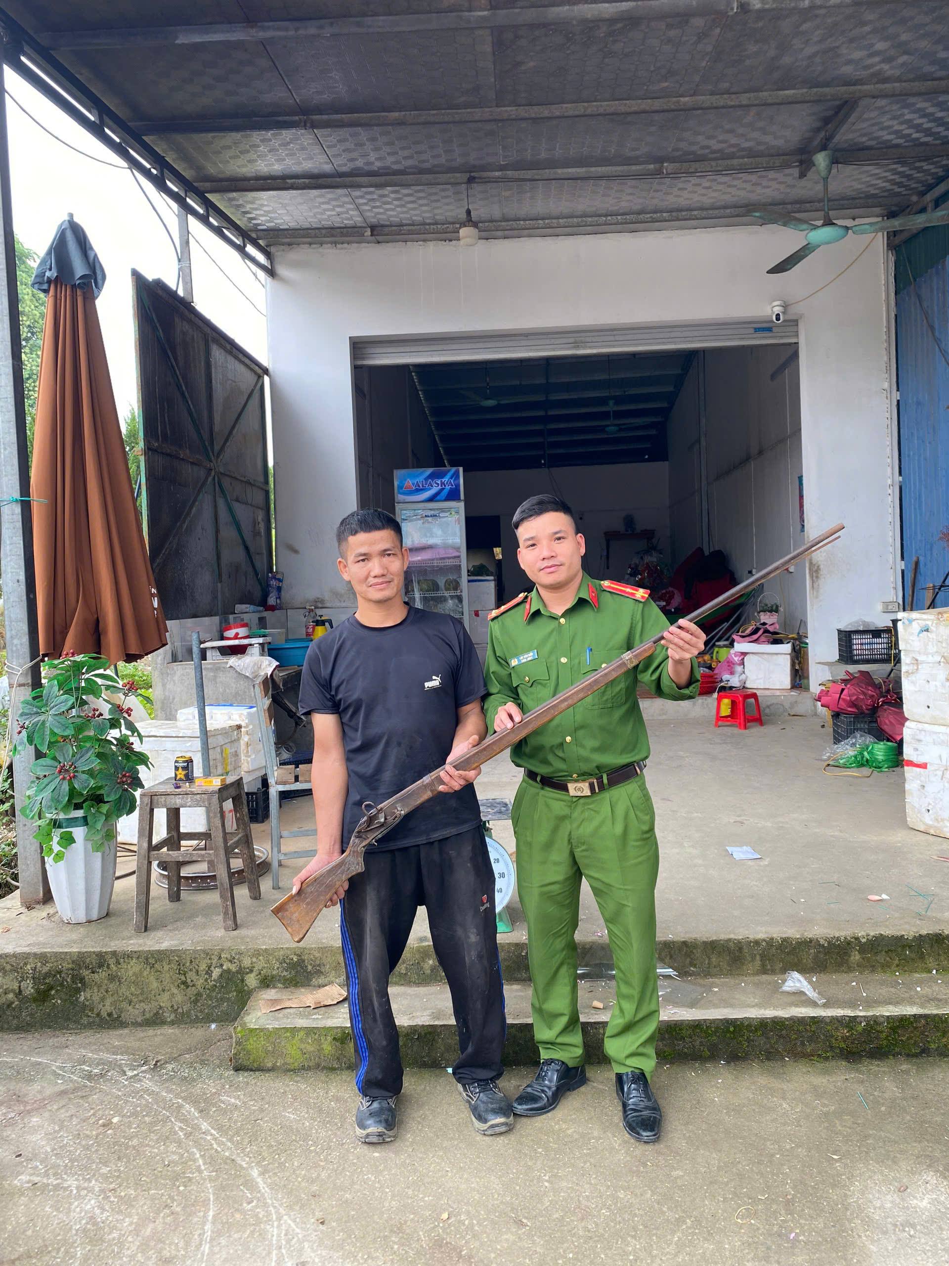 Nhân dân xã Thác Bà tích cực giao nộp vũ khí, chung tay xây dựng “Địa bàn sạch về vũ khí”