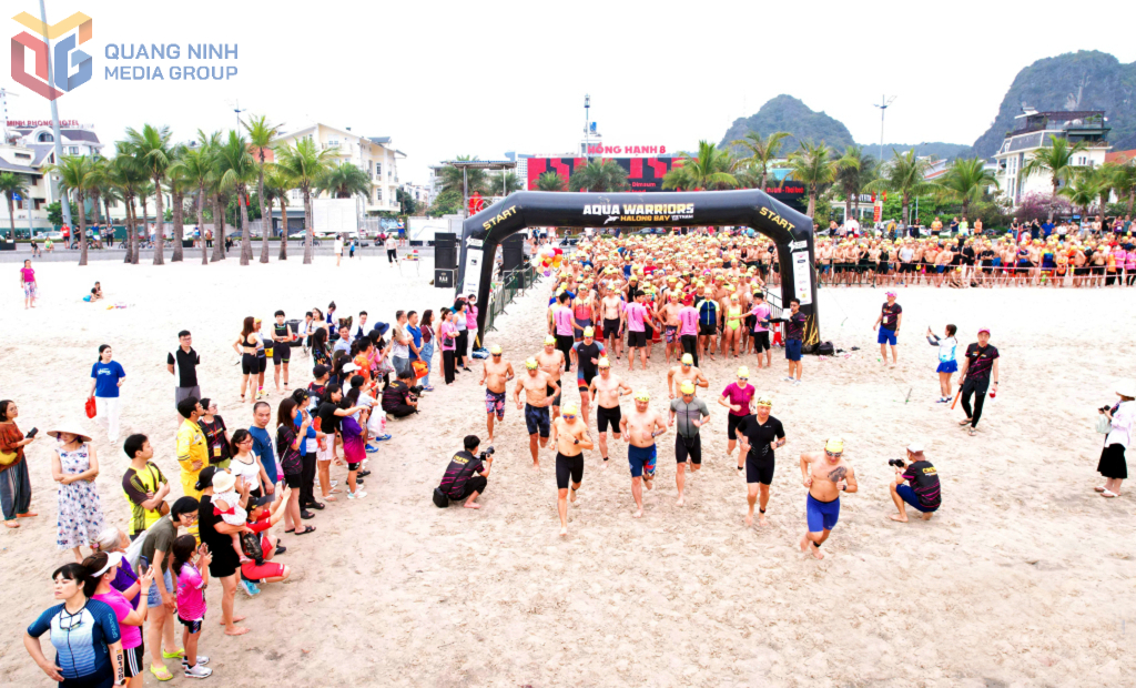 Quảng Ninh phát triển mạnh nhiều sản phẩm mới như du lịch thể thao, du lịch mạo hiểm. Quảng Ninh phát triển mạnh nhiều sản phẩm mới như du lịch thể thao, du lịch mạo hiểm.