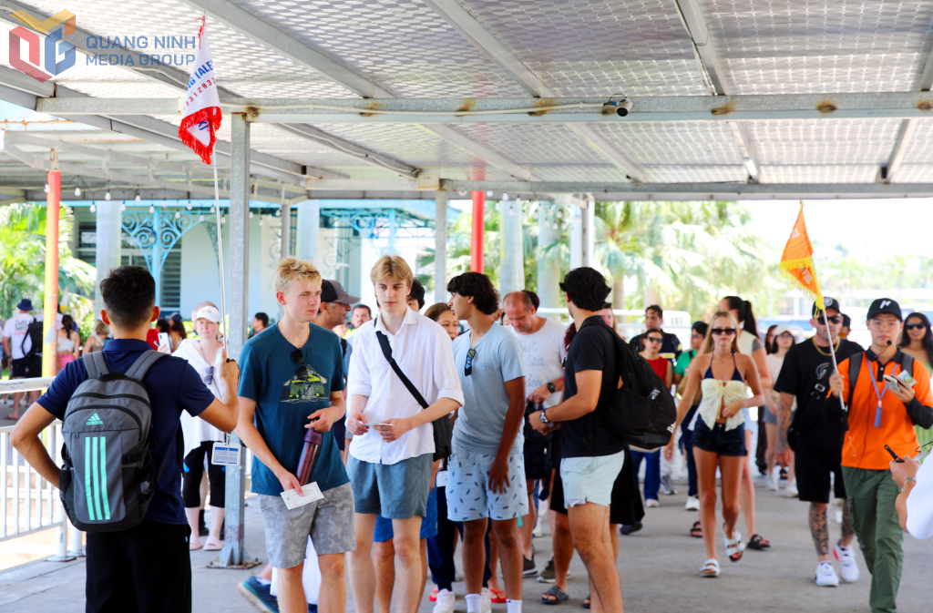 Xúc tiến trọng điểm, mở rộng không gian du lịch cũng góp phần quảng bá điểm đến, thu hút đông đảo du khách đến với Quảng Ninh. Xúc tiến trọng điểm, mở rộng không gian du lịch cũng góp phần quảng bá điểm đến, thu hút đông đảo du khách đến với Quảng Ninh.