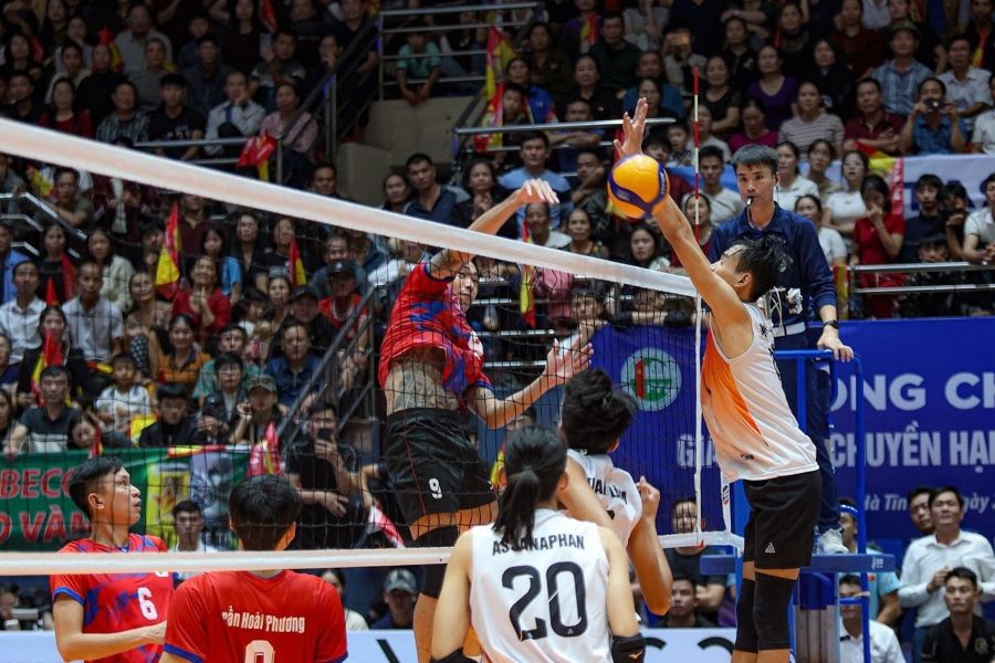 Càng về sau, đội TP Hồ Chí Minh chơi càng hưng phấn, ngược dòng với tỷ số 3-1, đăng quang ngôi vô địch Giải Bóng chuyền hạng A quốc gia 2025. Càng về sau, đội TP Hồ Chí Minh chơi càng hưng phấn, ngược dòng với tỷ số 3-1, đăng quang ngôi vô địch Giải Bóng chuyền hạng A quốc gia 2025.