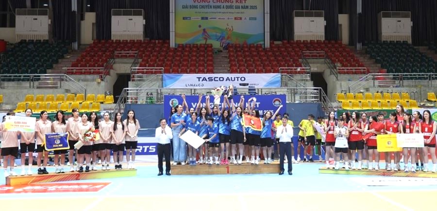 BTC trao chức vô địch nội dung bóng chuyền nữ cho đội Hà Nội, đội Quảng Ninh giành giải Nhì, giải ba thuộc về đội Bắc Ninh. BTC trao chức vô địch nội dung bóng chuyền nữ cho đội Hà Nội, đội Quảng Ninh giành giải Nhì, giải ba thuộc về đội Bắc Ninh.