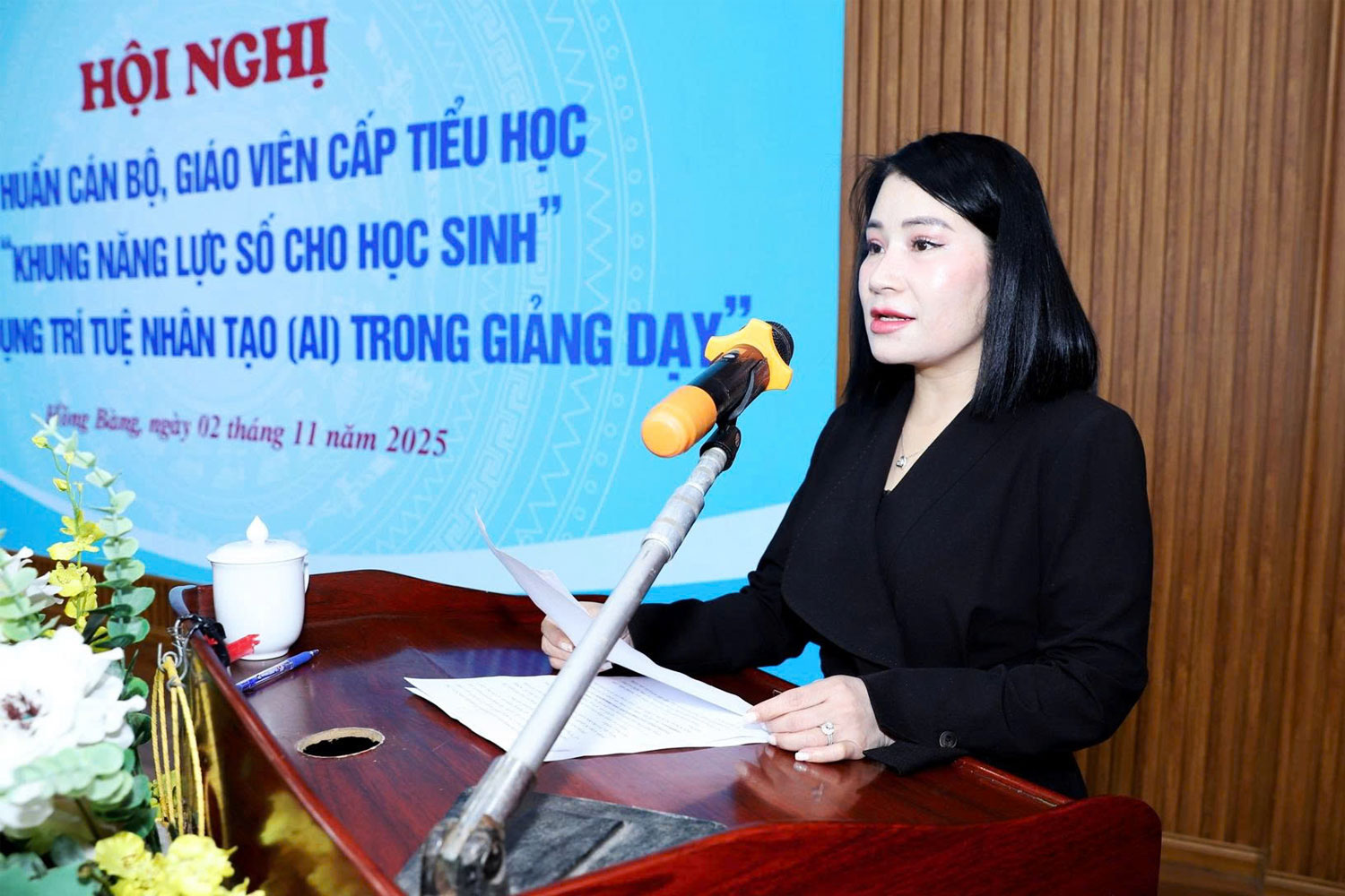 Đồng chí Phạm Thị Xuân Hòa, Trưởng Phòng Văn hoá - Xã hội phường phát biểu khai mạc Hội nghị. Đồng chí Phạm Thị Xuân Hòa, Trưởng Phòng Văn hoá - Xã hội phường phát biểu khai mạc Hội nghị.