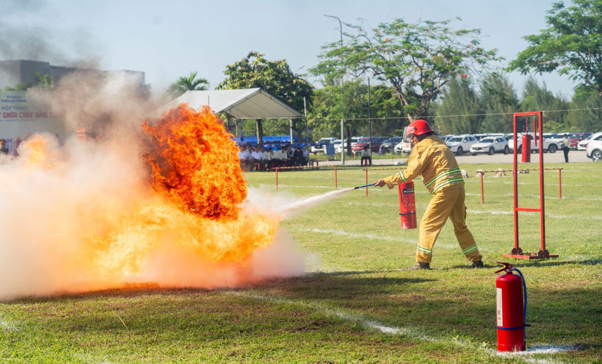 Thao tác dùng bình chữa cháy Thao tác dùng bình chữa cháy