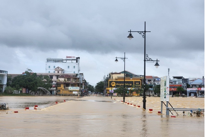 Huế cảnh báo đợt mưa lớn mới, mực nước sông Hương và sông Bồ lên xấp xỉ báo động 3