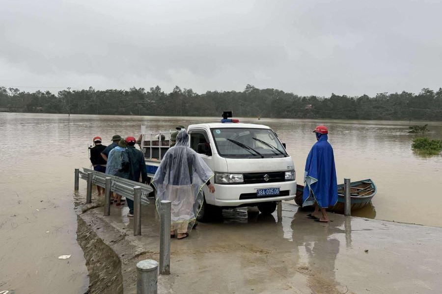Hà Tĩnh: Lật thuyền khi đi lùa trâu giữa mưa lũ, một người đàn ông tử vong