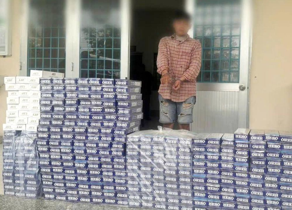 Bắt quả tang đối tượng vận chuyển 1.490 bao thuốc lá điếu nhập lậu
