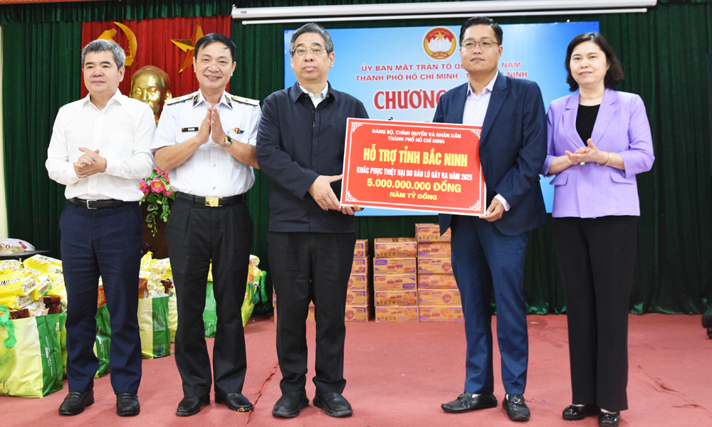 Thành phố Hồ Chí Minh trao 5 tỷ đồng hỗ trợ Nhân dân tỉnh Bắc Ninh khắc phục thiệt hại sau bão lũ