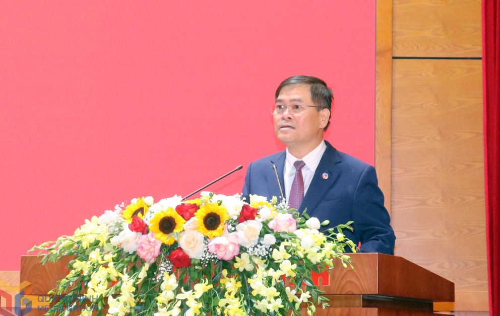 Ông Bùi Văn Khắng, Phó Bí thư Tỉnh uỷ, Chủ tịch UBND tỉnh Quảng Ninh phát biểu chỉ đạo tại Lễ bế giảng. Ông Bùi Văn Khắng, Phó Bí thư Tỉnh uỷ, Chủ tịch UBND tỉnh Quảng Ninh phát biểu chỉ đạo tại Lễ bế giảng.